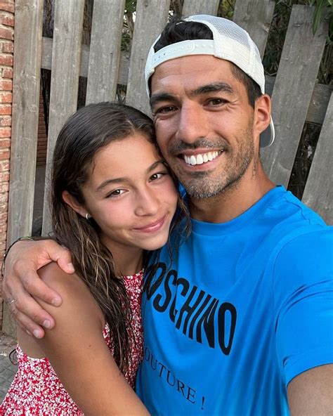 how tall is luis suarez daughter